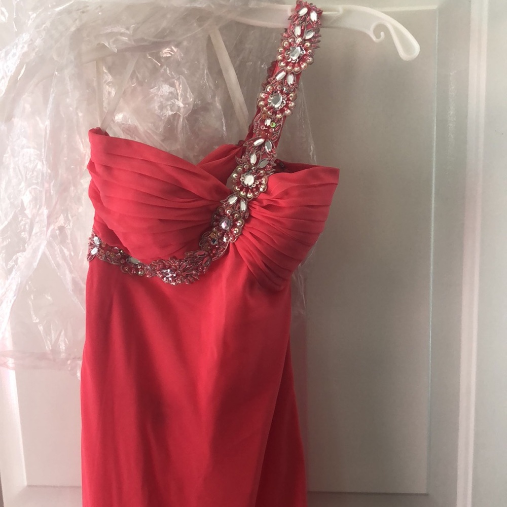 Prom dress - Picture 2 of 4
